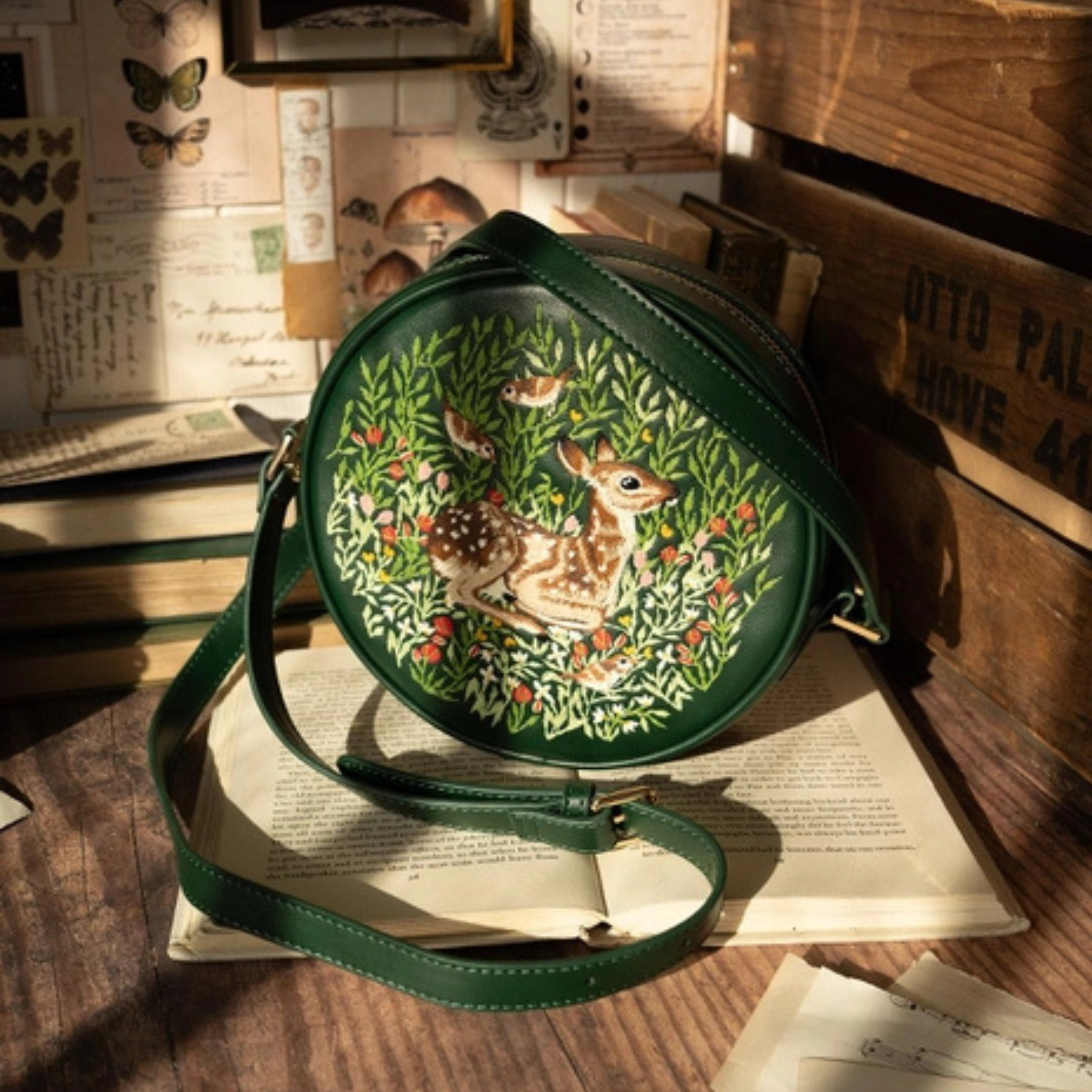 Chloe Fawn Embroidered Circle Purse - Green