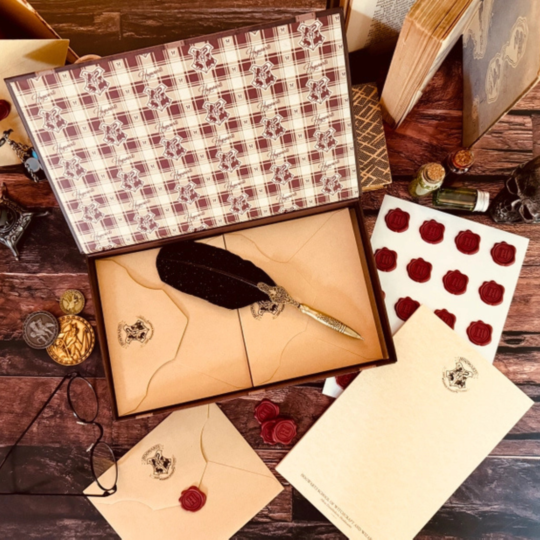 Hogwarts Trunk Stationery Set